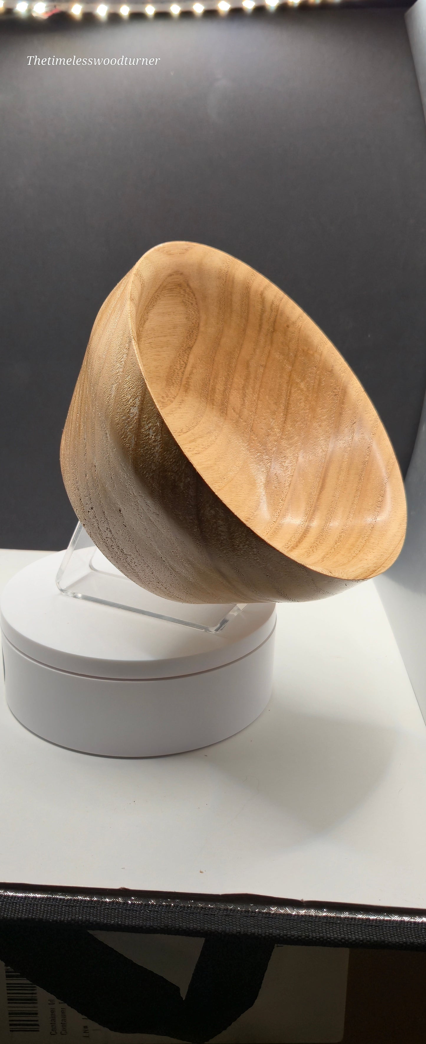 Small bowl hand made on my lathe. -Oak wood-