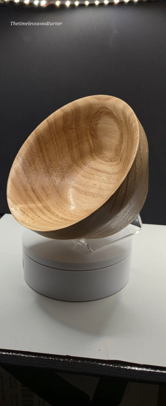 Small bowl hand made on my lathe. -Oak wood-