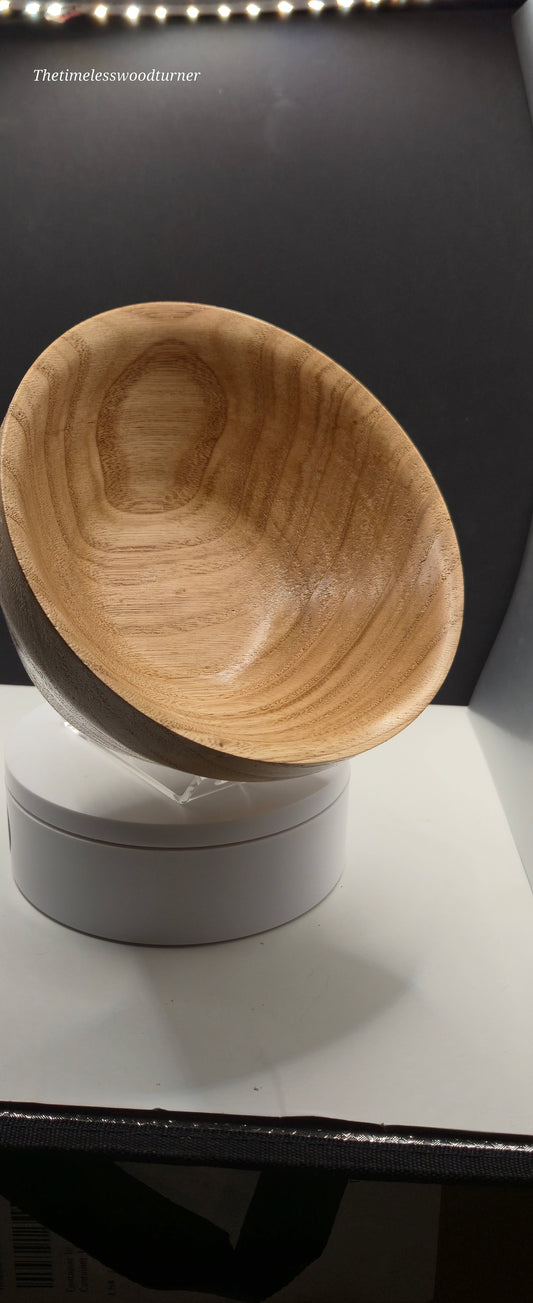 Small bowl hand made on my lathe. -Oak wood-